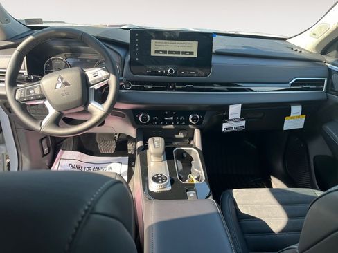 New 2026 Mitsubishi Outlander AWD image 10