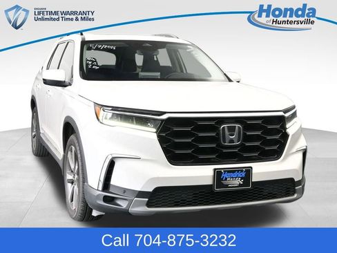 Used 2023 Honda Pilot Touring image 1