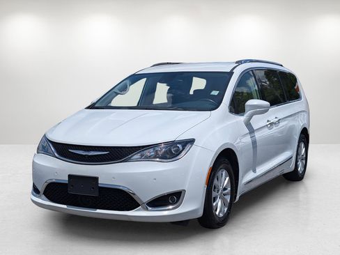 Used 2018 Chrysler Pacifica Touring-L w/ Advanced Safetytec Group image 1