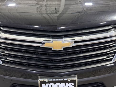 Used 2023 Chevrolet Traverse LS FWD image 12