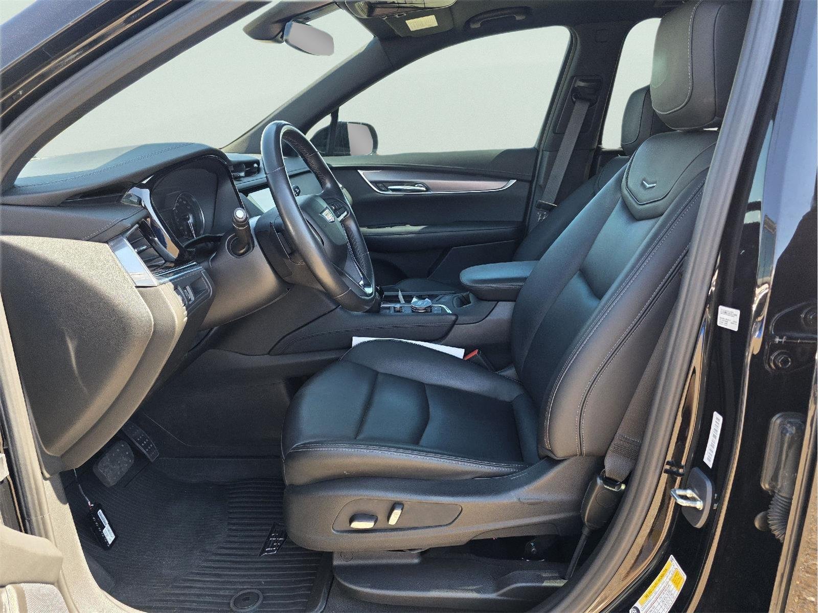 Used 2024 Cadillac XT6 Luxury w/ LPO, Floor Liner Package FWD image 22