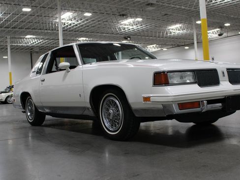 Used 1988 Oldsmobile Cutlass Supreme Classic Brougham RWD image 25