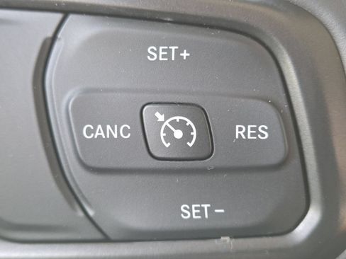 Used 2022 Jeep Wrangler Sport AWD/4WD image 33