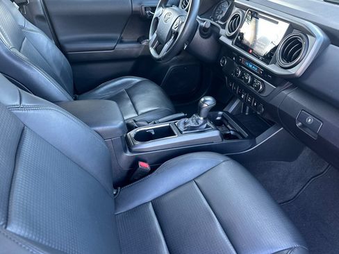 Used 2019 Toyota Tacoma TRD Sport w/ TRD Premium Sport Package RWD image 15