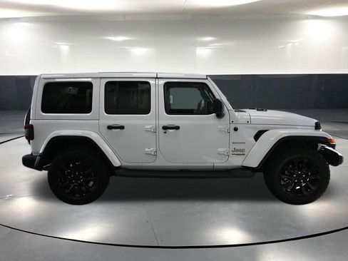 Used 2018 Jeep Wrangler Unlimited Sahara w/ Dual Top Group AWD/4WD image 4