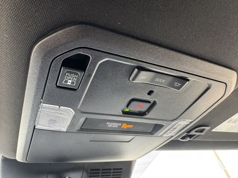 Certified 2025 Toyota Tacoma SR5 image 30