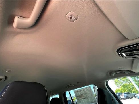 New 2023 Jeep Grand Cherokee L Laredo image 25