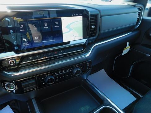 Used 2024 Chevrolet Silverado 2500 LT w/ Safety Package image 27