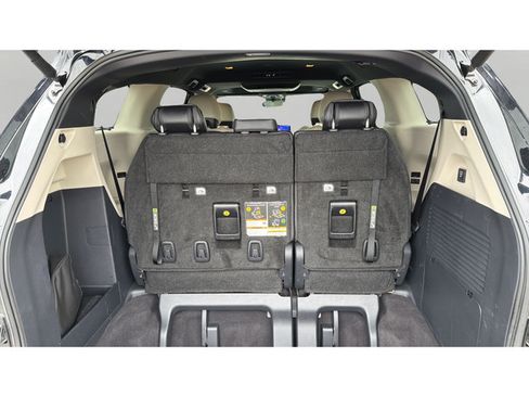 Used 2025 Toyota Sienna Platinum AWD/4WD image 41
