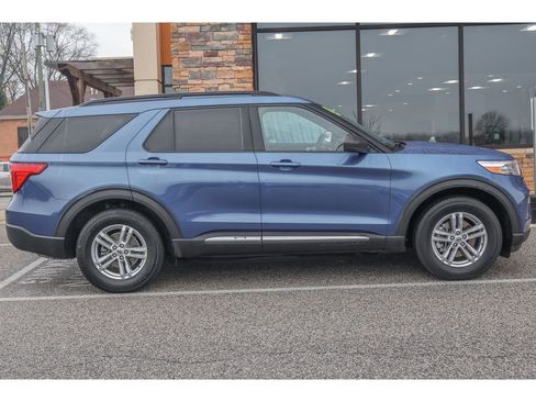 Used 2020 Ford Explorer XLT w/ Equipment Group 202A image 2