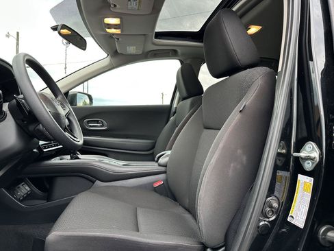 Used 2017 Honda HR-V EX image 11