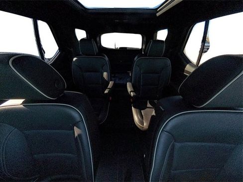 Used 2023 Chevrolet Traverse Premier w/ Redline Edition image 39