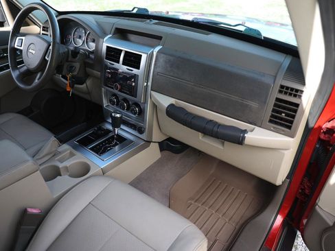Used 2009 Jeep Liberty Limited w/ Premium Group AWD/4WD image 16