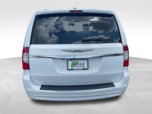 Used 2015 Chrysler Town & Country Touring w/ Driver Convenience Group FWD image 6
