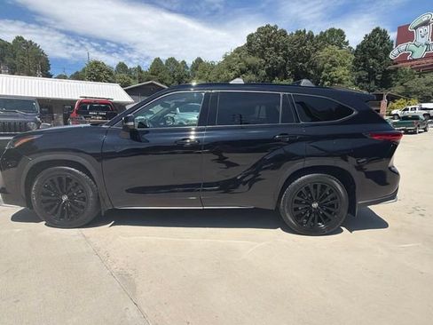 Used 2023 Toyota Highlander XSE AWD/4WD image 14