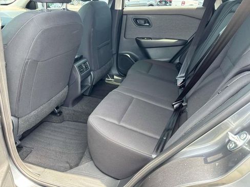 Used 2023 Nissan Rogue S image 9