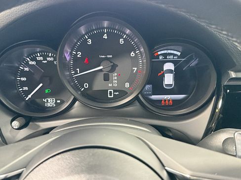 Certified 2025 Porsche Macan image 40