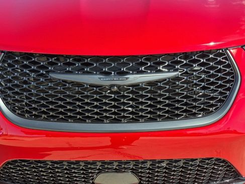 New 2025 Chrysler Pacifica Limited w/ Trailer Tow Group image 17