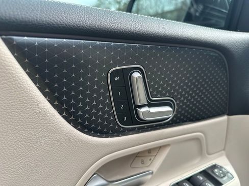 Used 2024 Mercedes-Benz EQB 250+ image 33