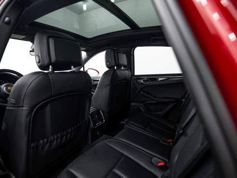 Certified 2026 Porsche Macan AWD/4WD image 25