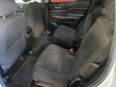 Used 2018 GMC Acadia SLE image 17