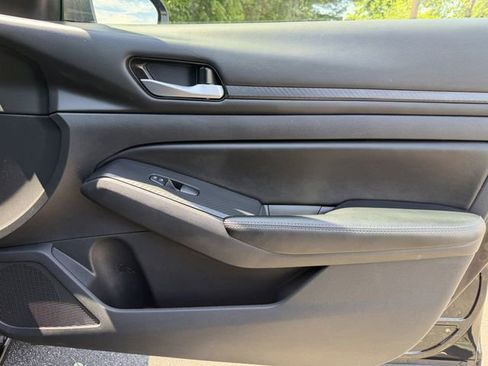 Used 2025 Nissan Altima 2.5 SV FWD image 32