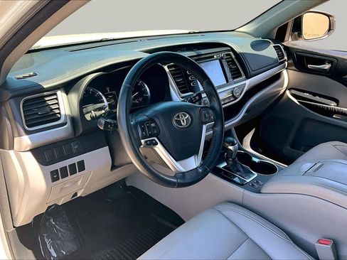 Used 2015 Toyota Highlander XLE AWD/4WD image 17
