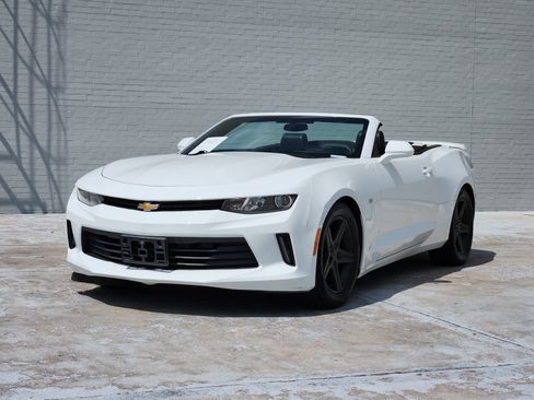 Used 2017 Chevrolet Camaro LT RWD image 3