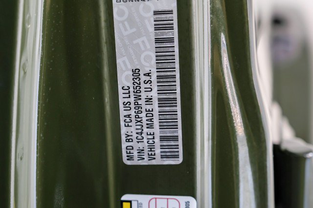 Used 2023 Jeep Wrangler Unlimited Sahara w/ Cold Weather Group AWD/4WD image 61