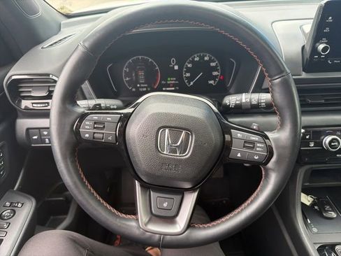Used 2024 Honda Pilot TrailSport image 16