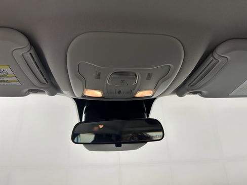 Used 2015 Jeep Renegade Latitude w/ Popular Equipment Group FWD image 22
