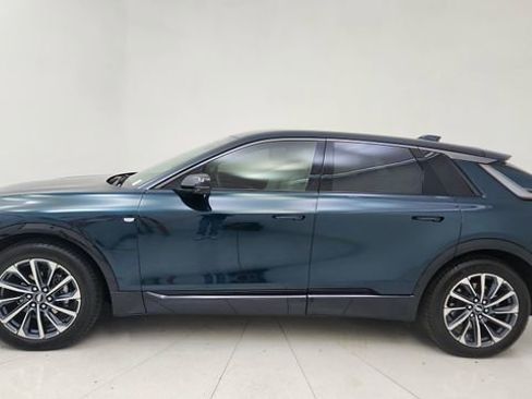 Used 2024 Cadillac Lyriq Sport image 3