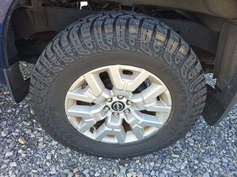 Used 2022 Nissan Frontier SV AWD/4WD image 9
