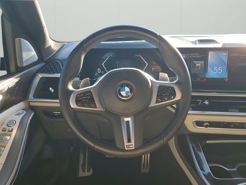 Used 2023 BMW X7 M60i w/ Executive Package image 25