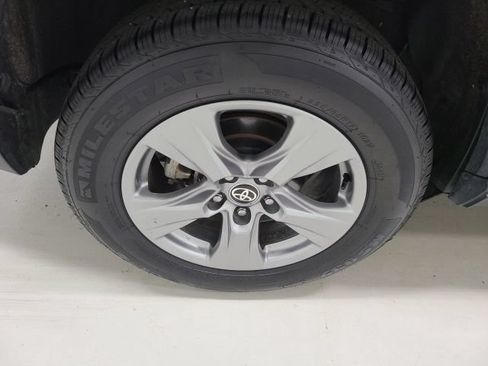Used 2024 Toyota RAV4 XLE AWD/4WD image 36