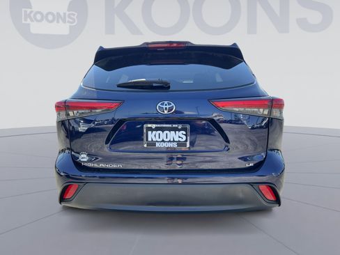 Used 2023 Toyota Highlander LE FWD image 15