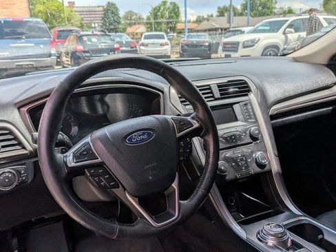 Used 2017 Ford Fusion SE FWD image 11