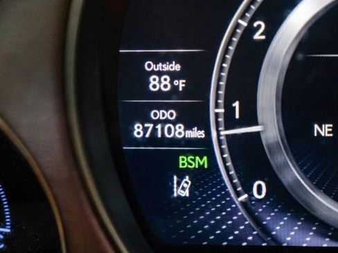 Used 2018 Lexus LS 500 w/ Accessory Package (Z1) RWD image 26