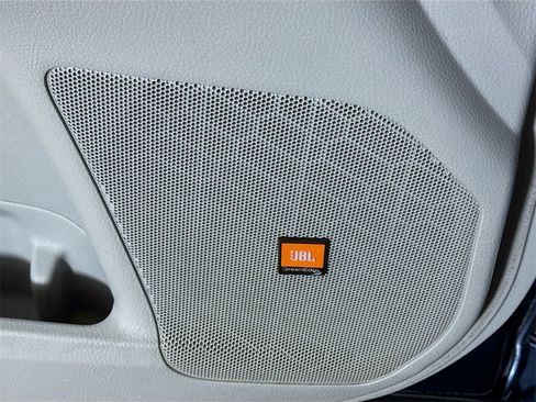 Used 2019 Toyota Highlander Limited image 17