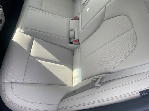 Used 2025 Genesis G70 2.5T image 37