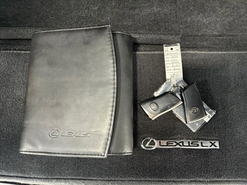 Used 2025 Lexus LX 700h Overtrail w/ Accessory Package (Z1) AWD/4WD image 31