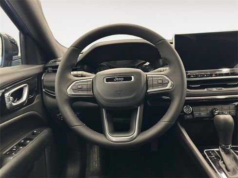 New 2026 Jeep Compass Latitude image 12