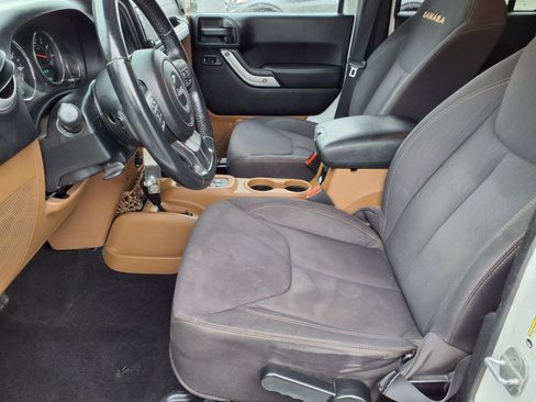 Used 2013 Jeep Wrangler Unlimited Sahara w/ Connectivity Group AWD/4WD image 15