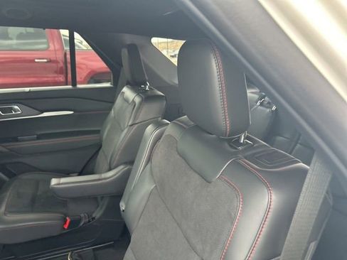 Used 2025 Ford Explorer ST image 9
