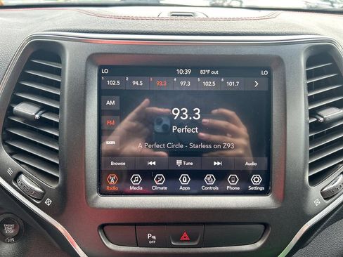Used 2019 Jeep Cherokee Trailhawk w/ Cold Weather Group AWD/4WD image 25