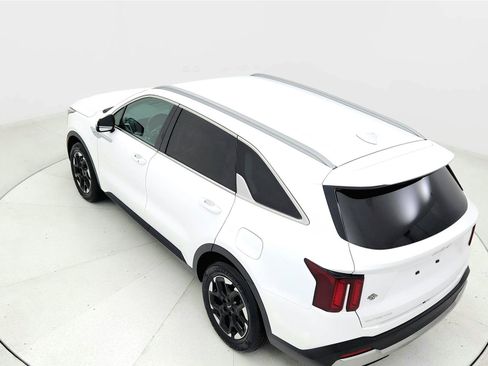Used 2024 Kia Sorento S FWD image 15