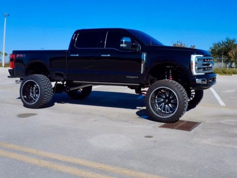 Used 2024 Ford F250 Platinum w/ FX4 Off-Road Package image 13