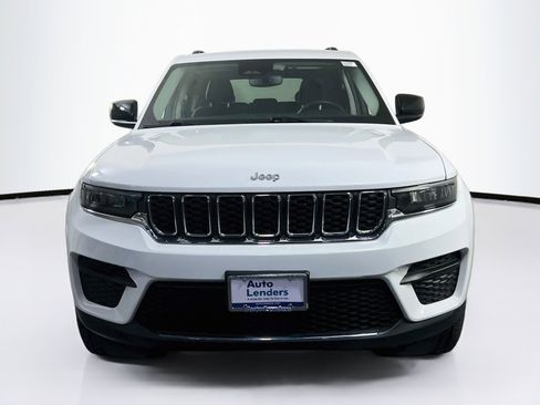 Used 2023 Jeep Grand Cherokee Laredo AWD/4WD image 2