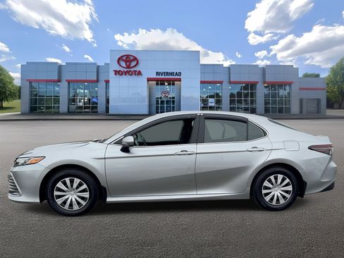 Used 2024 Toyota Camry LE FWD image 3