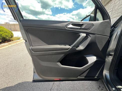 Used 2018 Volkswagen Tiguan SE FWD image 46